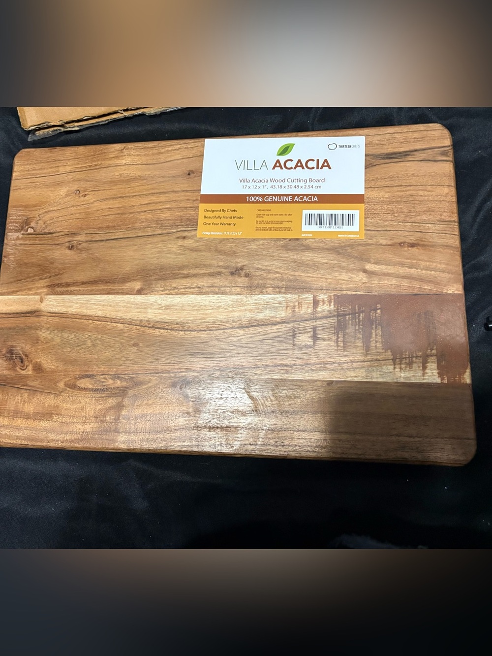 Villa Acacia 17" x 12" x 1" wood cutting board. New in box